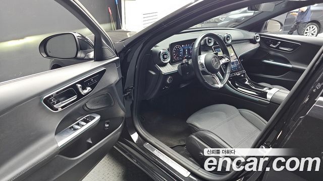 Mercedes-Benz C-Class 2023 — photo 13