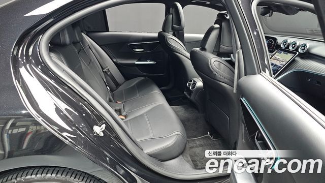Mercedes-Benz C-Class 2023 — photo 17
