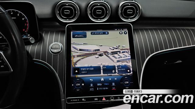 Mercedes-Benz C-Class 2023 — photo 19