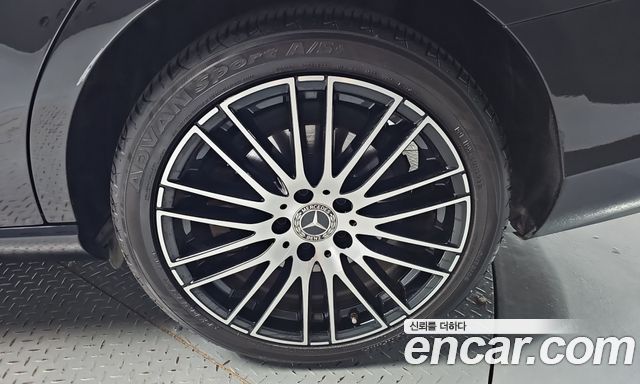 Mercedes-Benz C-Class 2023 — photo 7