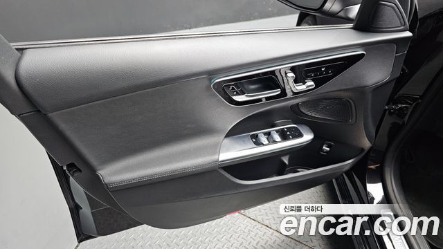 Mercedes-Benz C-Class 2023 — photo 14