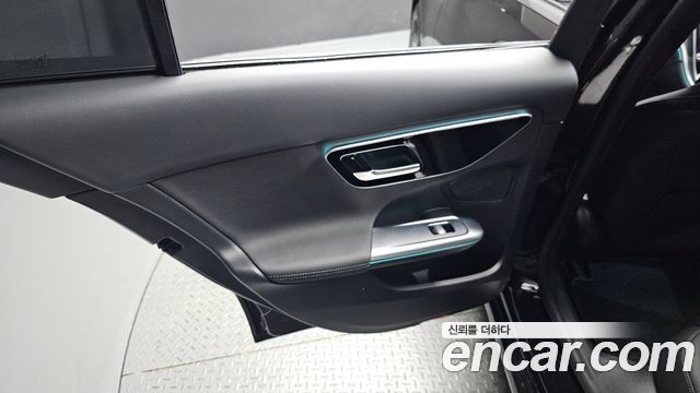 Mercedes-Benz C-Class 2023 — photo 15