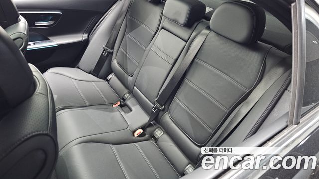 Mercedes-Benz C-Class 2023 — photo 30