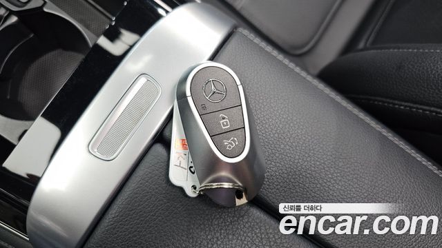 Mercedes-Benz C-Class 2023 — photo 31