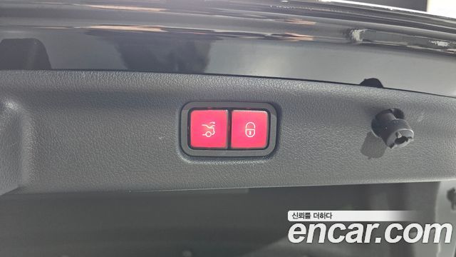 Mercedes-Benz C-Class 2023 — photo 33