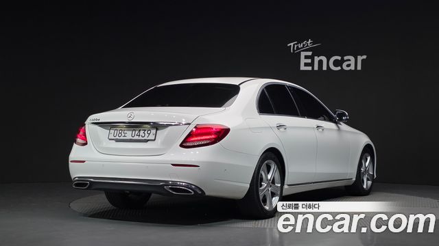 Mercedes-Benz E-Class 2017 — photo 2