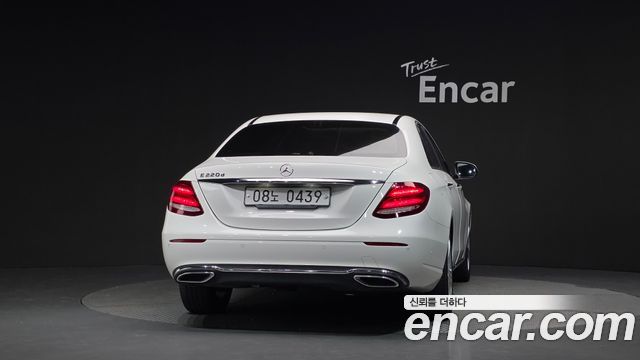 Mercedes-Benz E-Class 2017 — photo 4
