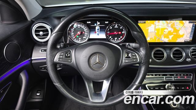 Mercedes-Benz E-Class 2017 — photo 12