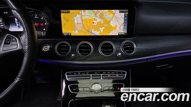 Mercedes-Benz E-Class 2017 — photo 13