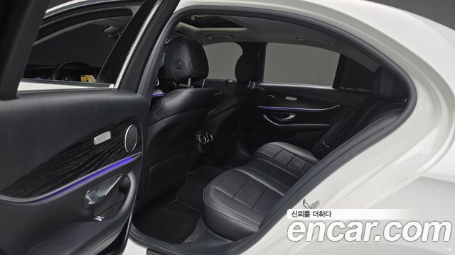 Mercedes-Benz E-Class 2017 — photo 15