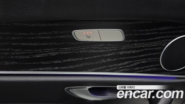 Mercedes-Benz E-Class 2017 — photo 16