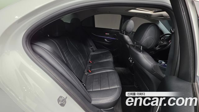 Mercedes-Benz E-Class 2017 — photo 17