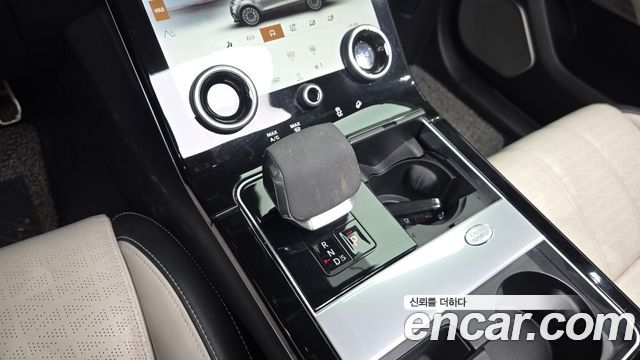 Land Rover Range Rover Velar 2022 — photo 9