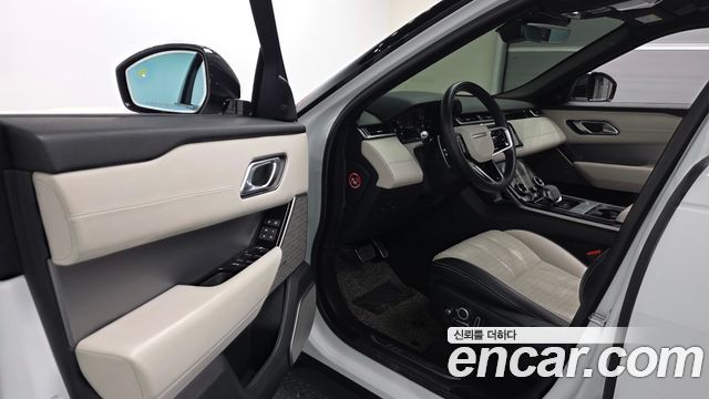 Land Rover Range Rover Velar 2022 — photo 10