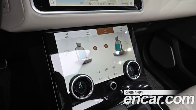 Land Rover Range Rover Velar 2022 — photo 16