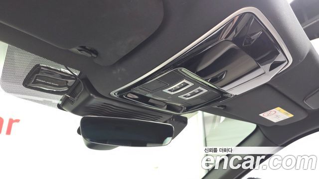Land Rover Range Rover Velar 2022 — photo 18