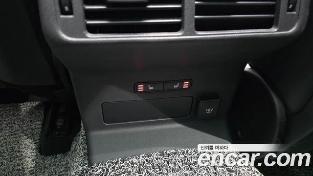 Land Rover Range Rover Velar 2022 — photo 19