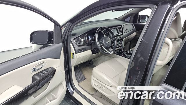 Kia Canival 2019 — photo 17
