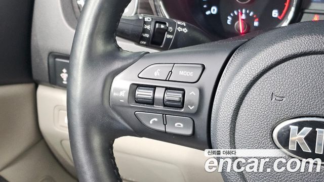 Kia Canival 2019 — photo 23