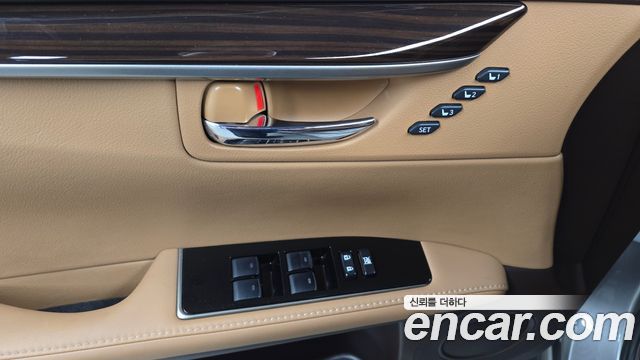 Lexus ES 2017 — photo 24