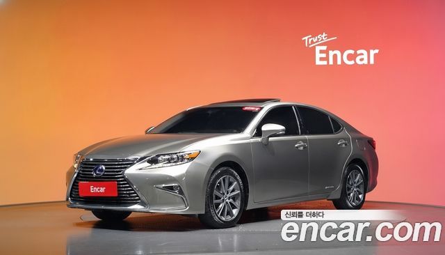 Lexus ES 2017 — photo 1