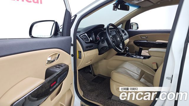 Kia Canival 2019 — photo 10