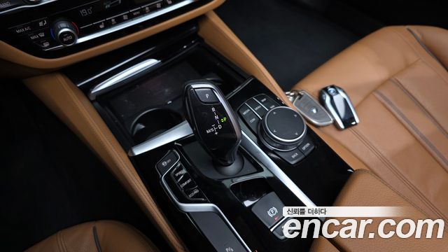 BMW 5-Series 2020 — photo 12