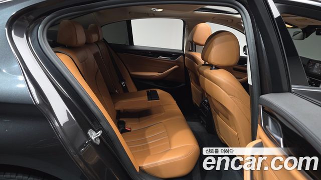 BMW 5-Series 2020 — photo 17