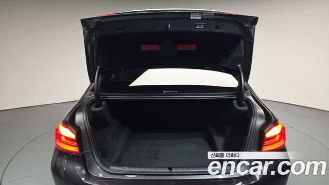 BMW 5-Series 2020 — photo 26