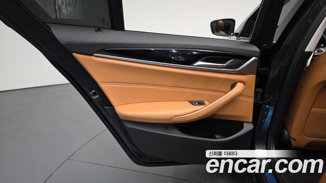 BMW 5-Series 2020 — photo 15