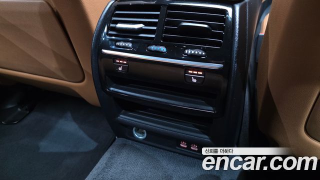 BMW 5-Series 2020 — photo 31