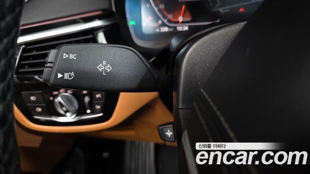 BMW 5-Series 2020 — photo 35