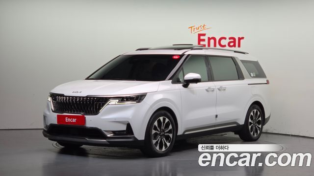 Kia Canival 2023 — photo 1