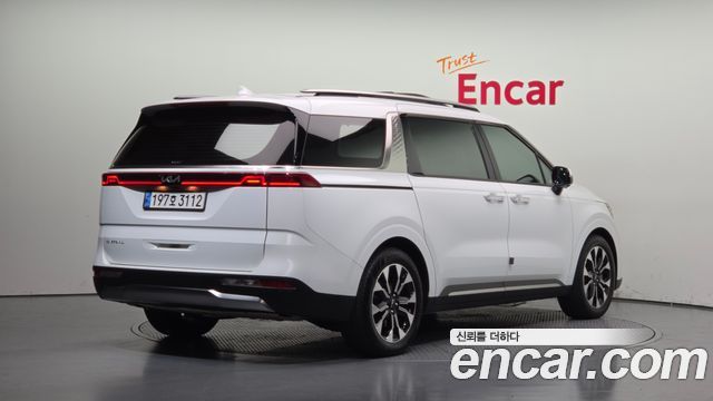 Kia Canival 2023 — photo 2
