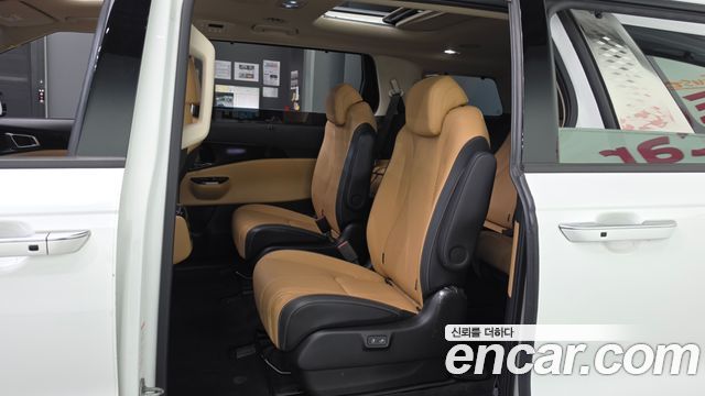 Kia Canival 2023 — photo 11