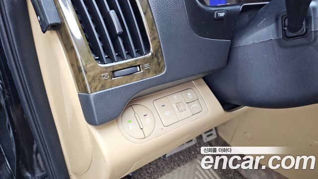 Hyundai Starex 2012 — photo 17