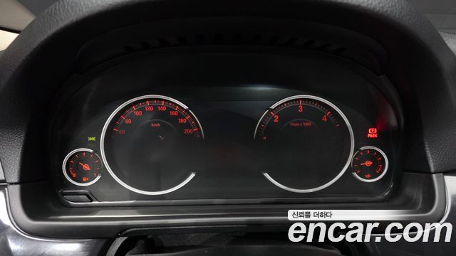 BMW 5-Series 2014 — photo 8