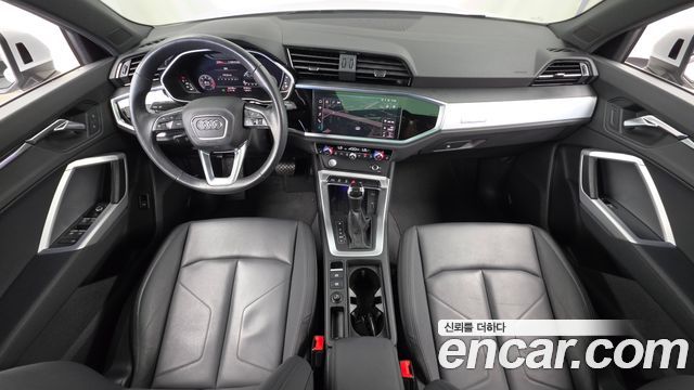 Audi Q3 2020 — photo 10