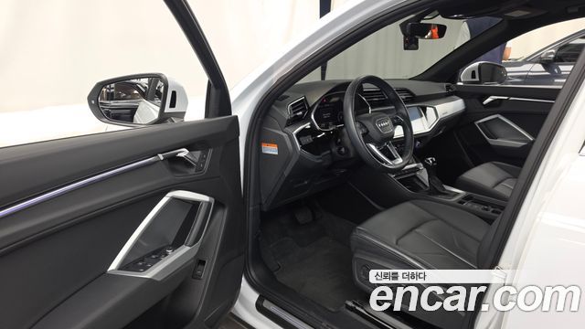 Audi Q3 2020 — photo 13