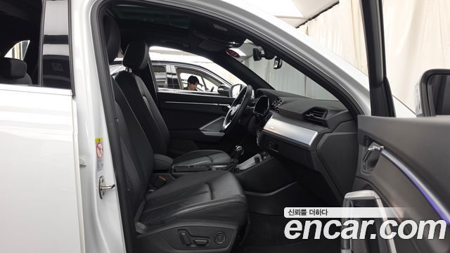 Audi Q3 2020 — photo 17