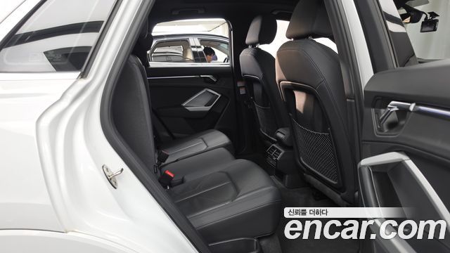 Audi Q3 2020 — photo 18