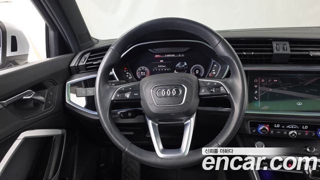 Audi Q3 2020 — photo 19