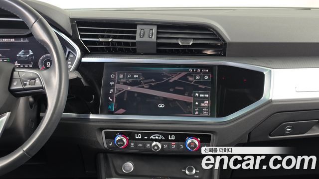 Audi Q3 2020 — photo 20
