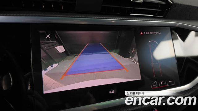 Audi Q3 2020 — photo 21