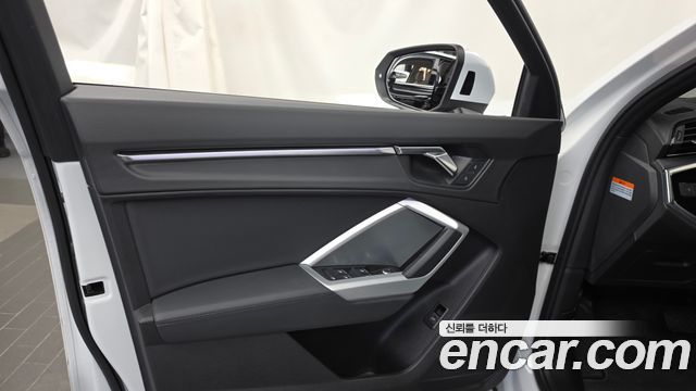 Audi Q3 2020 — photo 14