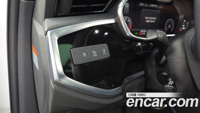 Audi Q3 2020 — photo 27
