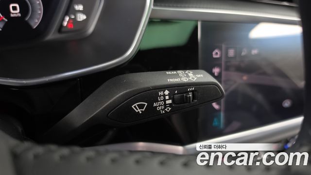 Audi Q3 2020 — photo 29