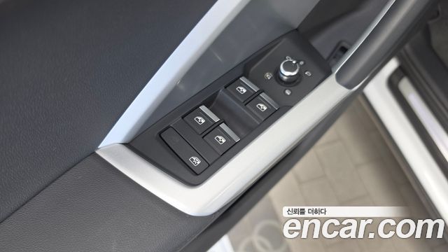 Audi Q3 2020 — photo 30