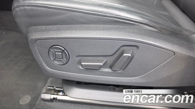 Audi Q3 2020 — photo 31