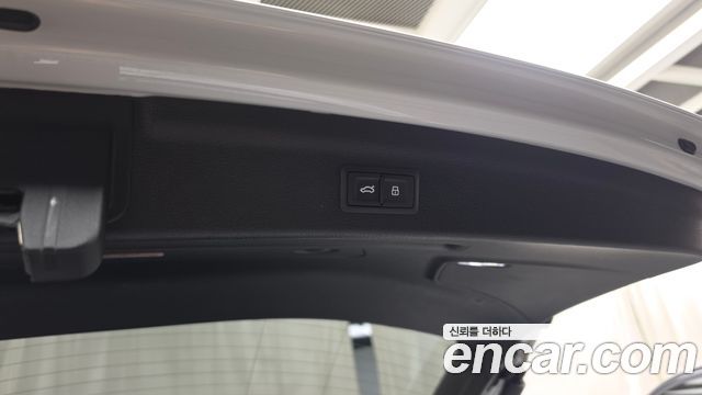Audi Q3 2020 — photo 32